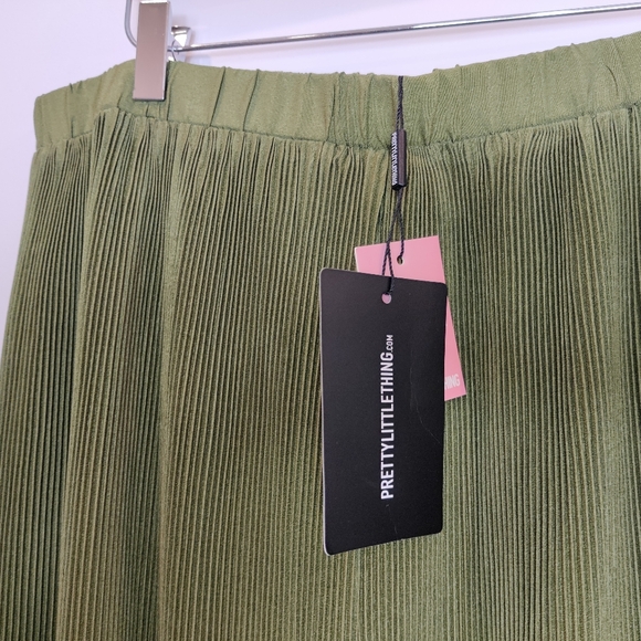 NEW PrettyLittleThing Tall Olive Plisse High Waisted Wide Leg Pants Size 16 - Picture 7 of 11